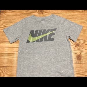 NIKE ✔️ Boys Graphic Short Sleeve Tee